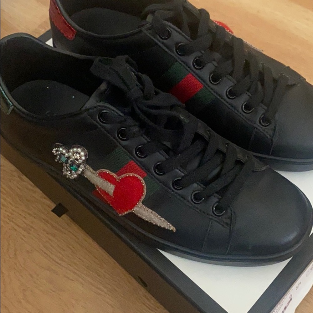 Women’s Gucci sneakers